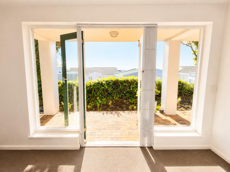 1 Bedroom Property for Sale in Vredehoek Western Cape